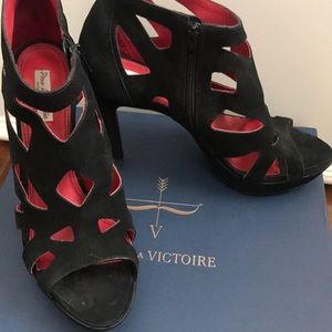 Pour la Victoire black suede open toe bootie